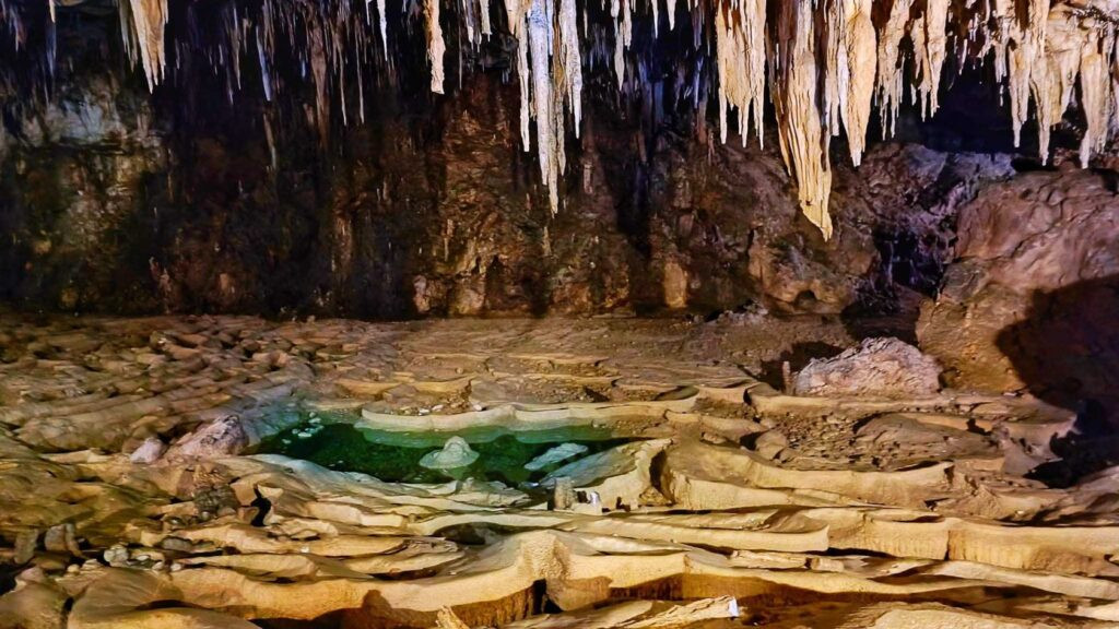 alt: Khám phá bên trong hang động Pu Sam Cáp