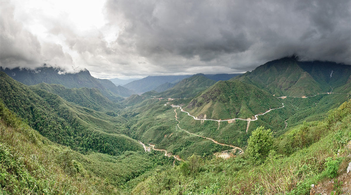 alt text: Đèo Trạm Tôn