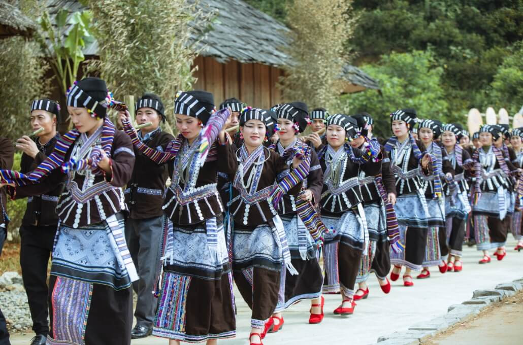 Biểu diễn lễ hội hoa hồng Sapa