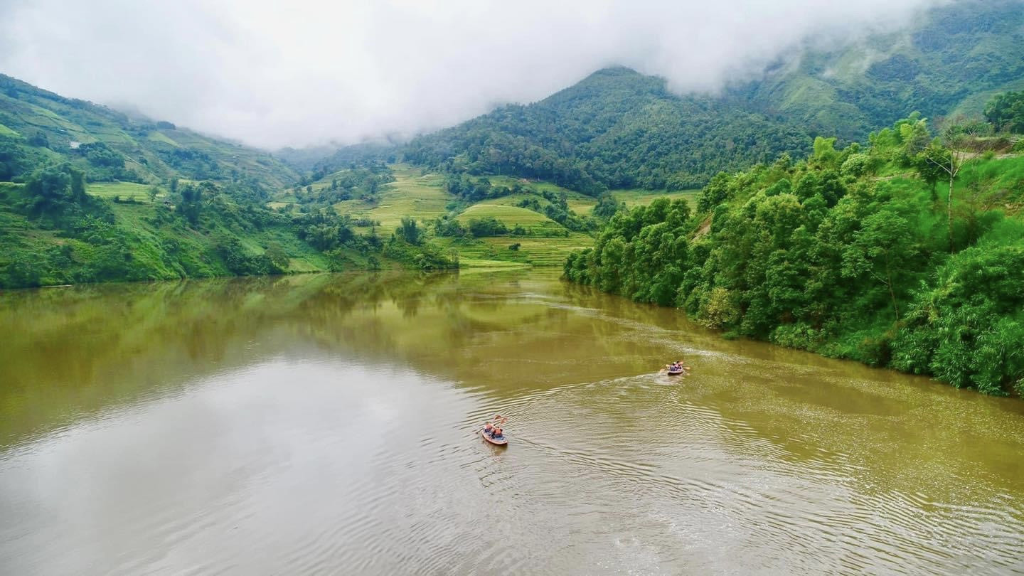 Chèo thuyền Kayak trên Hồ Cán Cấu