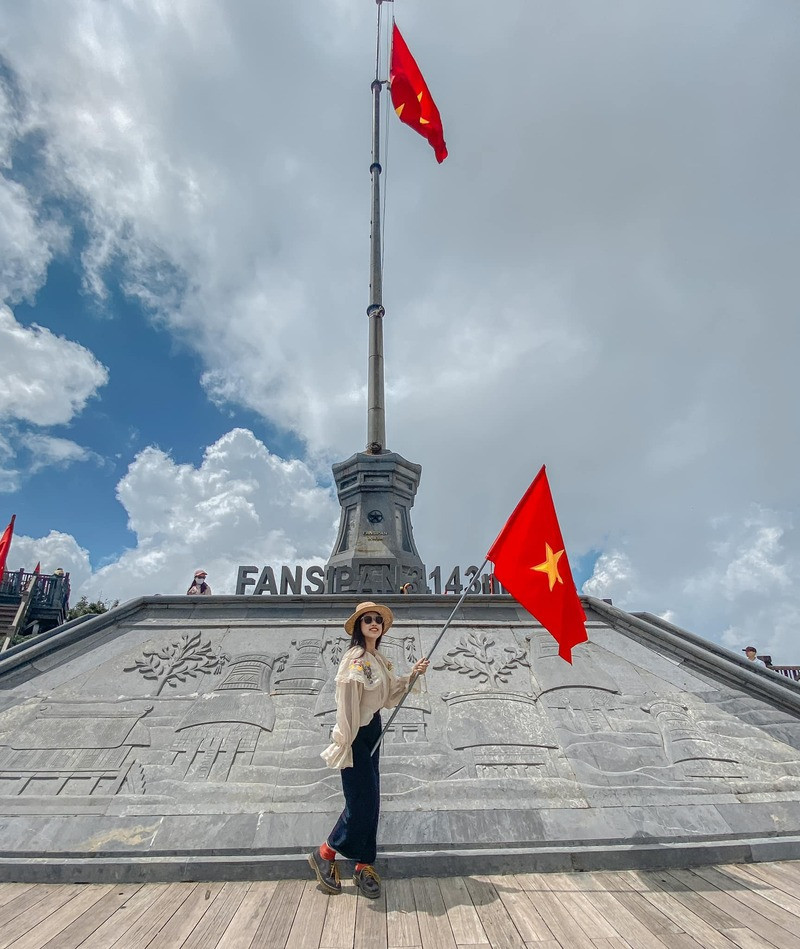cột cờ fansipan cột mốc