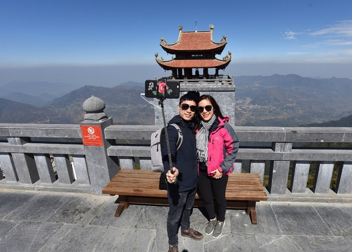 Đài gác treo chuông đồng tại chùa Kim Sơn Bảo Thắng