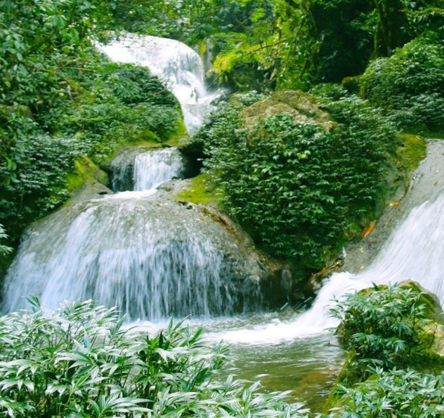 Dòng nước mát lạnh tại Thác Nậm Lúc