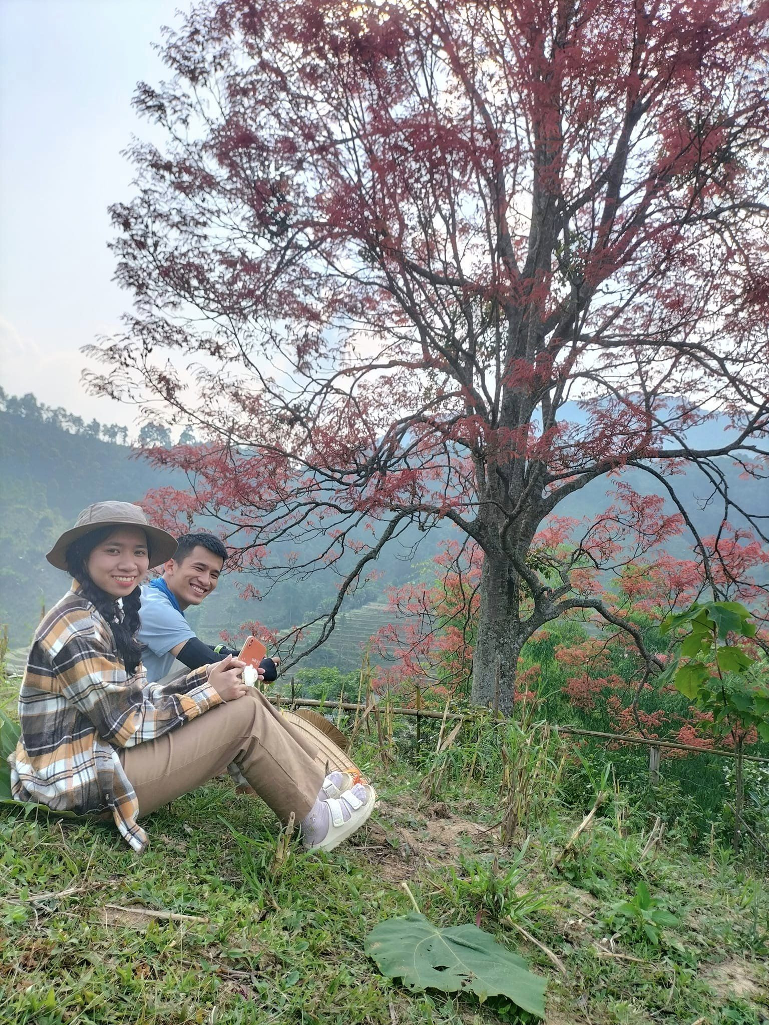 Dòng suối trong mát luôn hấp dẫn du khách khi đến với Bản Liền