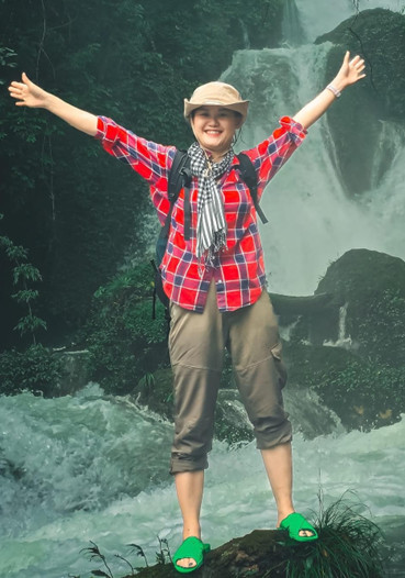 Du khách hòa mình vào thiên nhiên