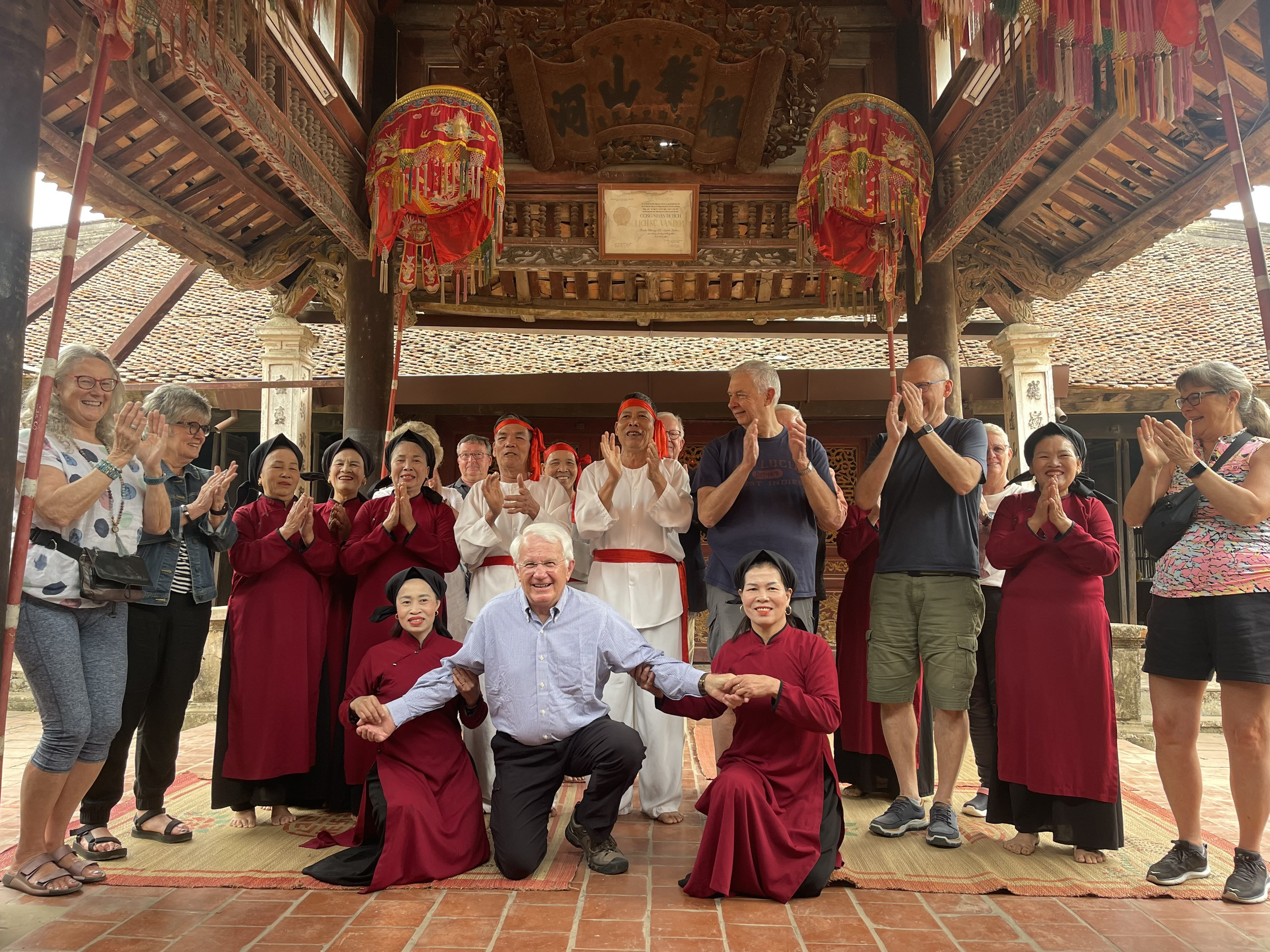 Làng cổ Hùng Lô