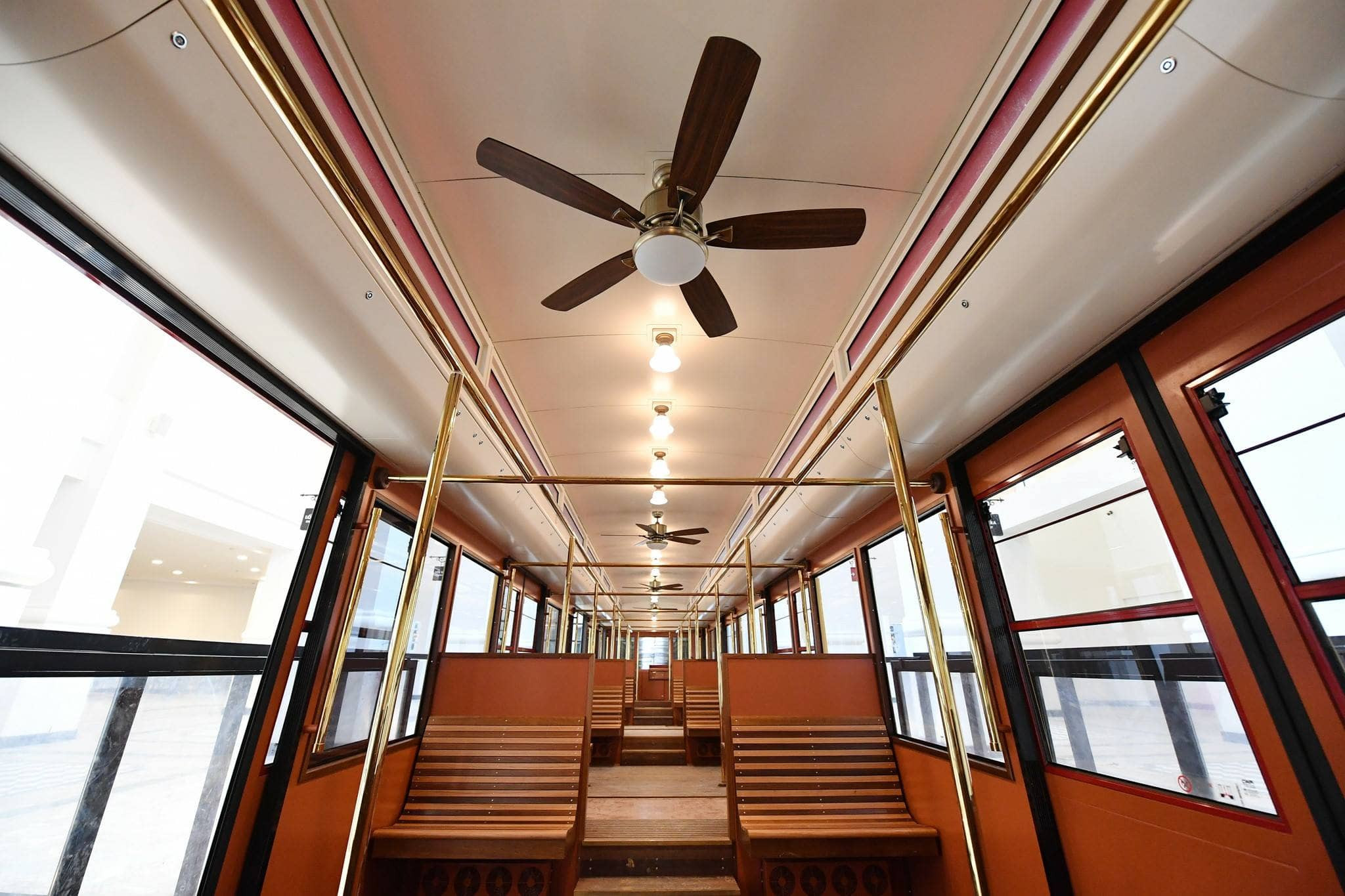 tàu hỏa leo núi fansipan hiện đại