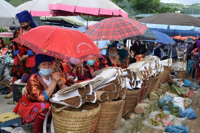 Tủa Chùa - Vẻ đẹp phiên chợ vùng cao