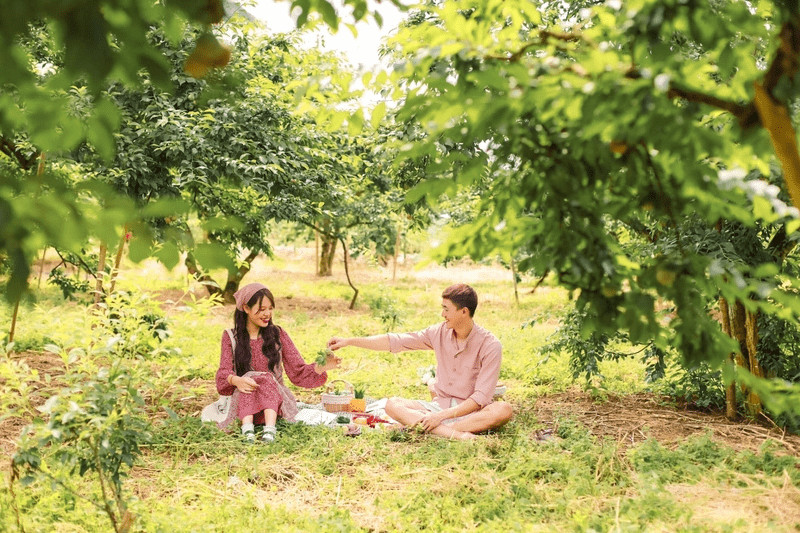 Váy hoa và băng đô